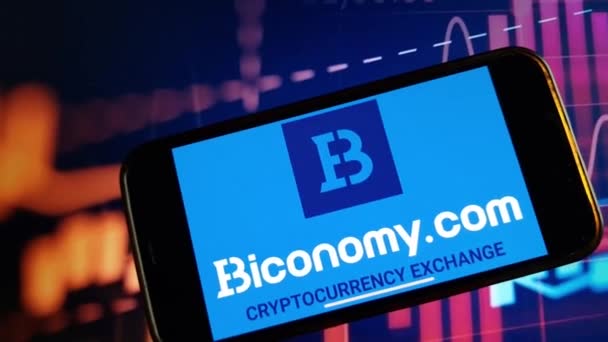 Konskie Polen Januari 2024 Biconomy Cryptocurrency Utbyte Logotyp Visas Smartphone — Stockvideo