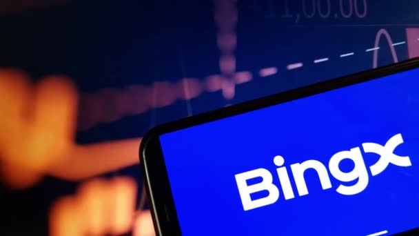Konskie Polen Januari 2024 Bingx Cryptocurrency Utbyte Logotyp Visas Smartphone — Stockvideo
