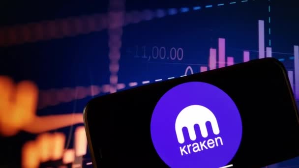 Konskie Polonia Enero 2024 Kraken Cryptocurrency Exchange Logo Displayed Smartphone — Vídeos de Stock
