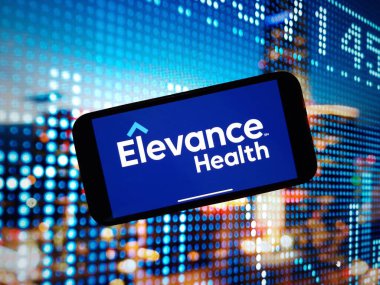 Konskie, Polonya - 07 Ocak 2024: Elevance Health şirketi logosu cep telefonu ekranında sergilendi