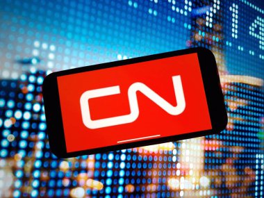 Konskie, Polonya - 07 Ocak 2024: Kanada Ulusal Demiryolu Şirketi logosu cep telefonu ekranında sergilendi