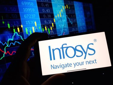 Konskie, Polonya - 07 Ocak 2024: Infosys şirket logosu cep telefonu ekranında sergilendi