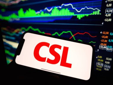 Konskie, Polonya - 07 Ocak 2024: CSL şirket logosu cep telefonu ekranında gösterildi