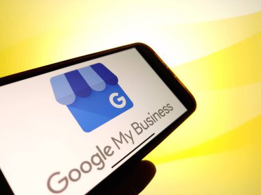 Konskie, Polonya - 12 Ocak 2024: Google My Business logosu cep telefonu ekranında gösterildi