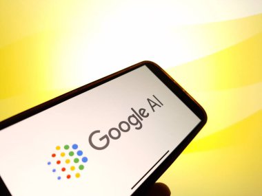 Konskie, Polonya - 12 Ocak 2024: Google AI logosu cep telefonu ekranında gösterildi