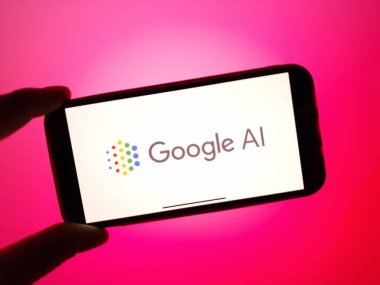 Konskie, Polonya - 12 Ocak 2024: Google AI logosu cep telefonu ekranında gösterildi