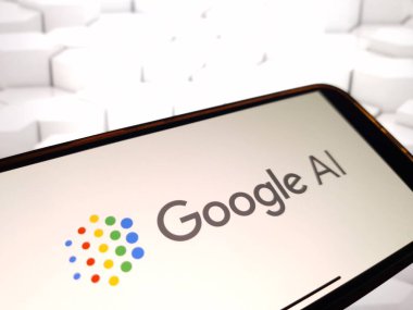 Konskie, Polonya - 12 Ocak 2024: Google AI logosu cep telefonu ekranında gösterildi