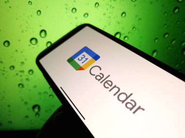 Konskie, Polonya - 12 Ocak 2024: Google Takvim logosu cep telefonu ekranında gösterildi