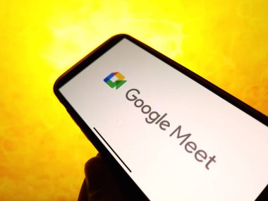 Konskie, Polonya - 12 Ocak 2024: Google Meet logosu cep telefonu ekranında gösterildi