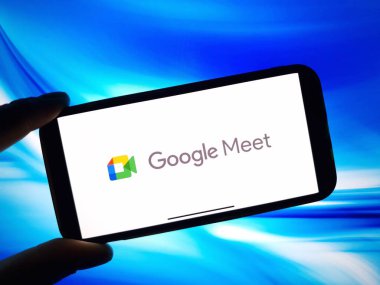 Konskie, Polonya - 12 Ocak 2024: Google Meet logosu cep telefonu ekranında gösterildi