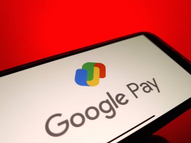 Konskie, Polonya - 12 Ocak 2024: Google Pay logosu cep telefonu ekranında gösterildi