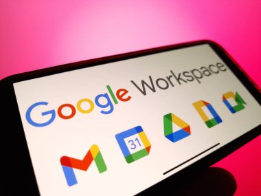 Konskie, Polonya - 12 Ocak 2024: Google Çalışma Alanı logosu cep telefonu ekranında gösterildi