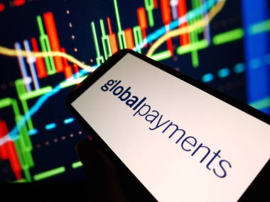 Konskie, Polonya - 21 Ocak 2024: Küresel Ödemeler şirketi logosu cep telefonu ekranında sergilendi