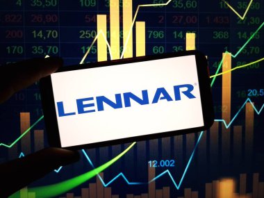 Konskie, Polonya - 25 Ocak 2024: Lennar Corporation logosu cep telefonu ekranında sergilendi