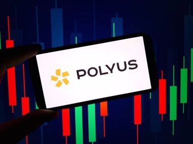 Konskie, Polonya - 27 Ocak 2024: Polyus şirket logosu cep telefonu ekranında gösterildi