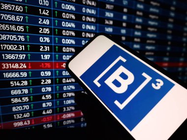 Konskie, Polonya - 05 Şubat 2024: B3 SA şirket logosu cep telefonu ekranında gösterildi