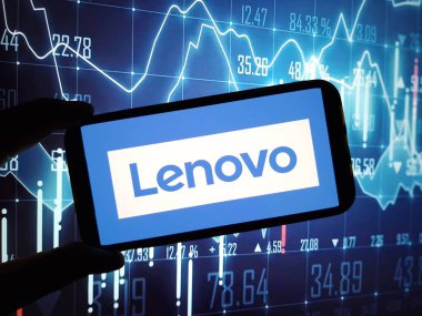 Konskie, Polonya - 24 Şubat 2024: Lenovo şirket logosu cep telefonunda sergilendi
