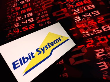 Konskie, Polonya - 24 Şubat 2024: Elbit Systems şirket logosu cep telefonunda sergilendi