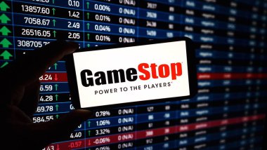 Konskie, Polonya - 03 Mart 2024: GameStop şirket logosu cep telefonunda sergilendi