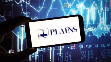 Konskie, Polonya - 03 Mart 2024: Tüm Amerikan Boru Hattı şirketlerinin logosu cep telefonunda sergilendi