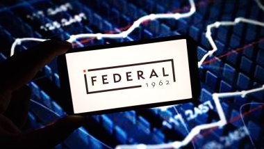 Konskie, Polonya - 3 Mart 2024: Federal Emlak Yatırım Vakfı logosu cep telefonunda sergilendi