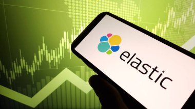 Konskie, Polonya - 03 Mart 2024: Elastik NV şirket logosu cep telefonunda sergilendi