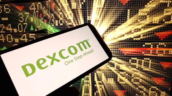 Konskie, Polonya - 03 Mart 2024: DexCom şirket logosu cep telefonunda sergilendi