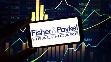 Konskie, Polonya - 16 Mart 2024: Fisher ve Paykel Sağlık Şirketi logosu cep telefonunda sergilendi