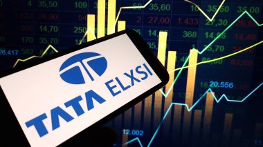 Konskie, Polonya - 16 Mart 2024: Tata Elxsi şirket logosu cep telefonunda sergilendi
