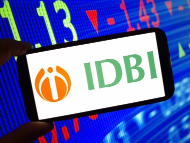 Konskie, Polonya - 05 Mayıs 2024: IDBI Bank şirket logosu cep telefonunda sergilendi