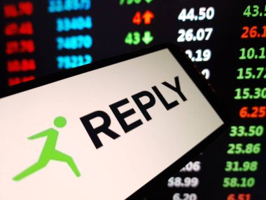 Konskie, Polonya - 12 Mayıs 2024: Yanıt şirket logosu cep telefonunda sergilendi