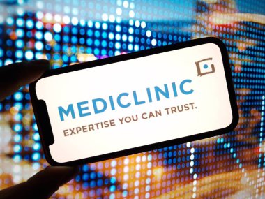 Konskie, Polonya - 12 Mayıs 2024: MediClinical International şirket logosu cep telefonunda sergilendi