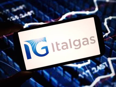 Konskie, Polonya - 12 Mayıs 2024: İtalyan şirketinin logosu cep telefonunda sergilendi