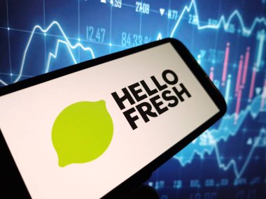 Konskie, Polonya - 12 Mayıs 2024: HelloFresh şirket logosu cep telefonunda sergilendi