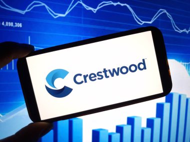 Konskie, Polonya - 29 Mayıs 2024: Crestwood Equity Partners şirketinin logosu cep telefonunda sergilendi
