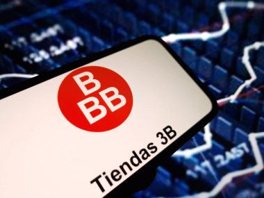 Konskie, Polonya - Haziran 2024: BBB Gıda Şirketi logosu cep telefonunda sergilendi