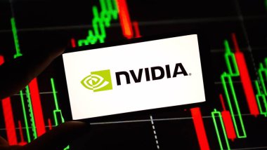 Konskie, Polonya - 10 Kasım 2024: NVIDIA şirket logosu cep telefonunda sergilendi