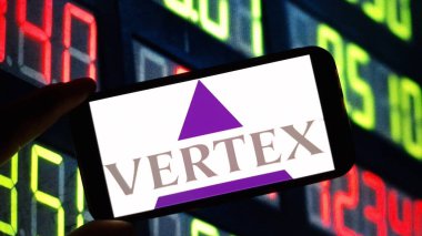 Konskie, Polonya - 12 Kasım 2024: Vertex İlaç Şirketi logosu cep telefonunda sergilendi