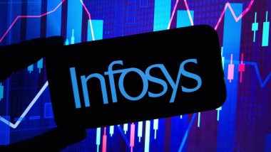 Konskie, Polonya - 15 Kasım 2024: Infosys şirket logosu cep telefonunda sergilendi