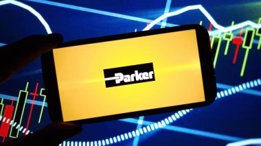 Konskie, Polonya - 15 Kasım 2024: Parker-Hannifin şirket logosu cep telefonunda sergilendi