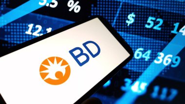 Konskie, Polonya - 18 Kasım 2024: Becton Dickinson şirket logosu cep telefonunda sergilendi