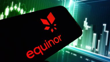 Konskie, Polonya - 18 Kasım 2024: Ekvator şirketi logosu cep telefonunda sergilendi