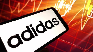 Konskie, Polonya - 23 Kasım 2024: Adidas şirket logosu cep telefonunda sergilendi