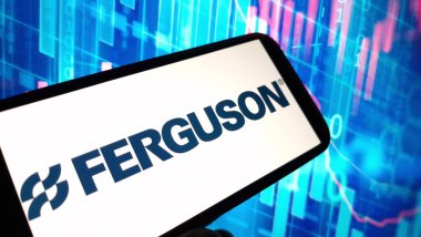 Konskie, Polonya - 23 Kasım 2024: Ferguson şirket logosu cep telefonunda sergilendi
