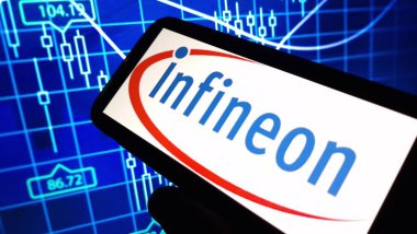 Konskie, Polonya - 23 Kasım 2024: Infineon şirket logosu cep telefonunda sergilendi