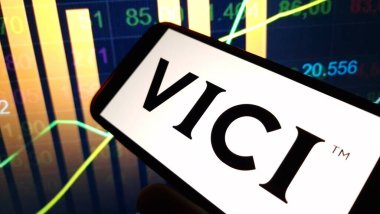 Konskie, Polonya - 24 Kasım 2024: VICI Emlak Şirketi logosu cep telefonunda sergilendi