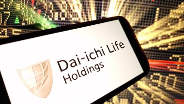 Konskie, Polonya - 30 Kasım 2024: Dai-ichi Life Holding şirketinin logosu cep telefonunda sergilendi