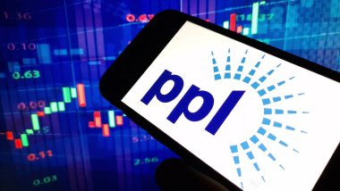 Konskie, Polonya - 30 Kasım 2024: PPL Corporation logosu cep telefonunda sergilendi