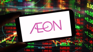 Konskie, Polonya - 02 Aralık 2024: Aeon şirket logosu cep telefonunda sergilendi