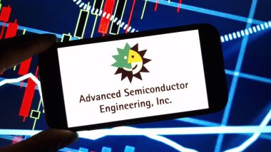 Konskie, Polonya - 02 Aralık 2024: ASE Group logosu cep telefonunda sergilendi